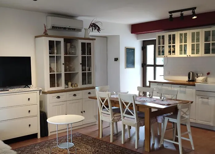 Juli\'S Place